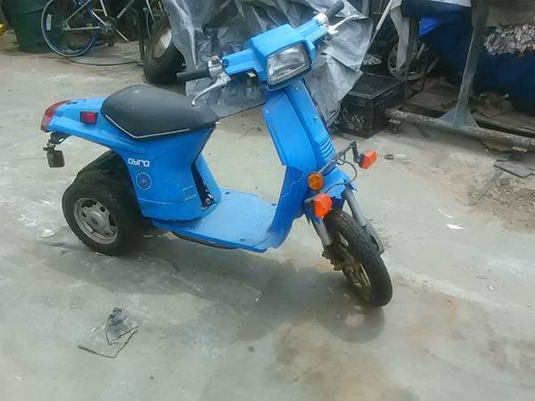 Three-Wheeled, Leaning Scooter: Honda Gyro NN50